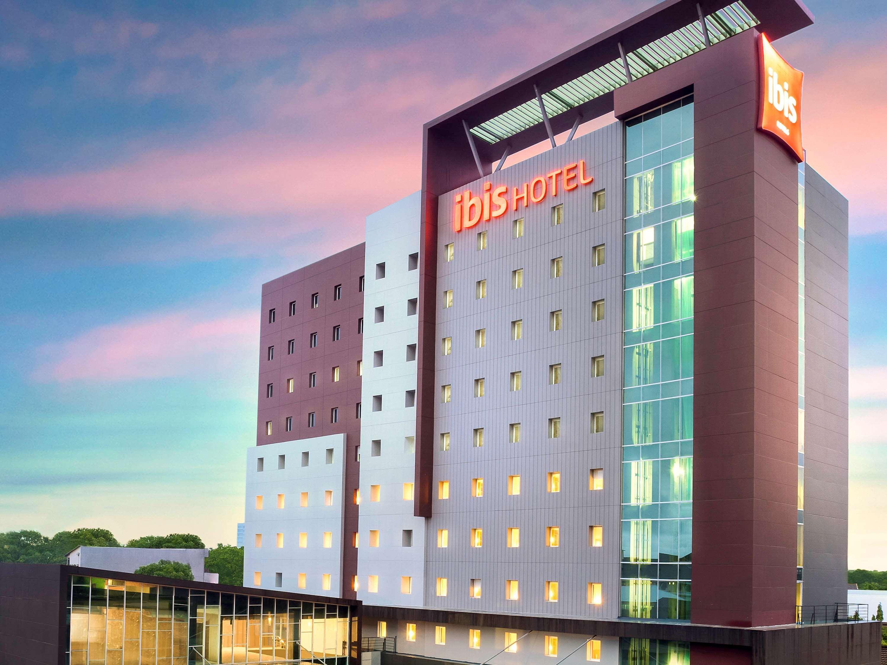 Ibis Makassar City Center Экстерьер фото
