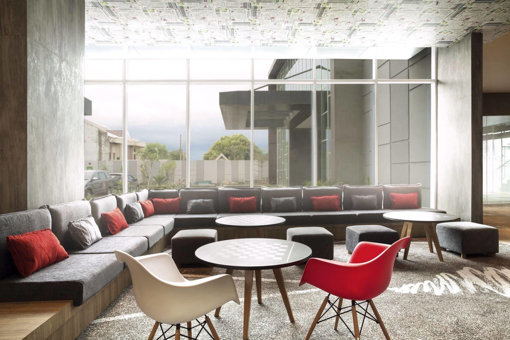Ibis Makassar City Center Экстерьер фото