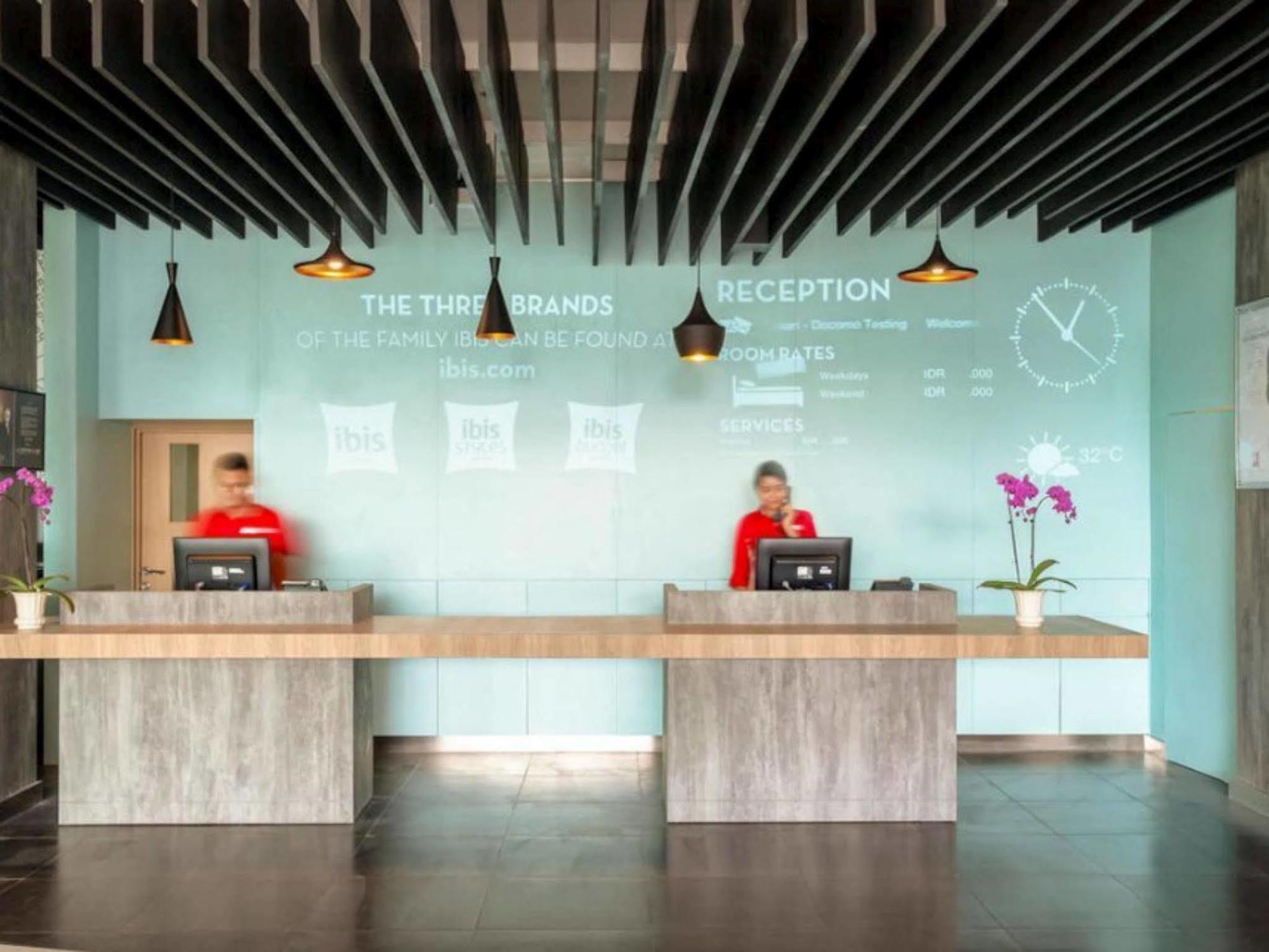 Ibis Makassar City Center Экстерьер фото