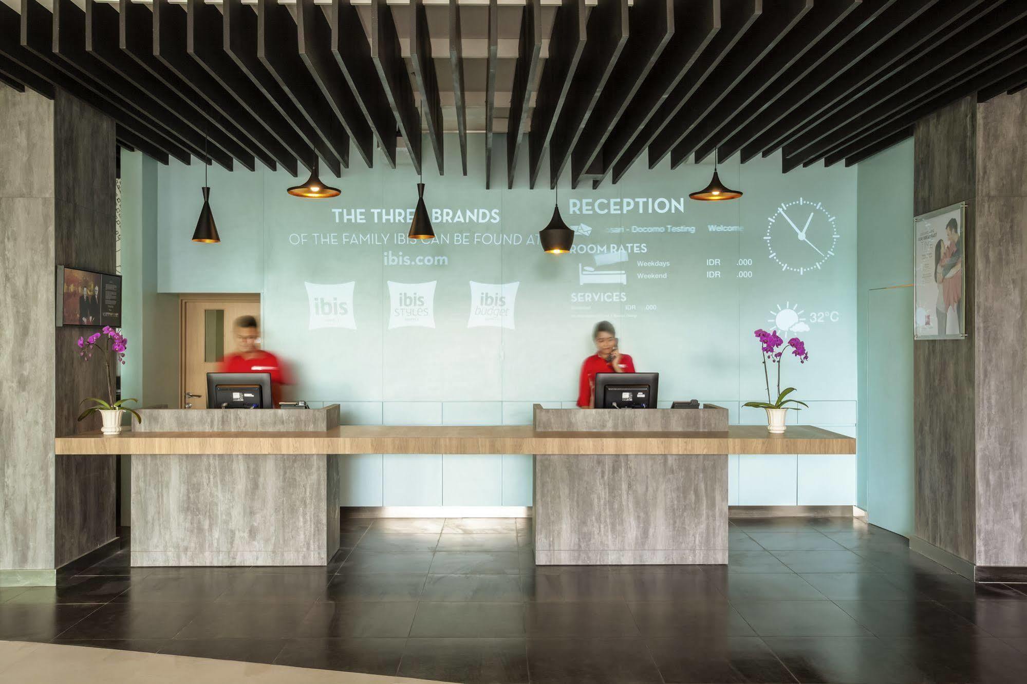 Ibis Makassar City Center Экстерьер фото